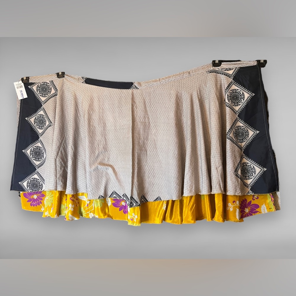 Darn Good Yarn Reg TeaLength reversible 2 layer sari wrap skirt. - Picture 3 of 9
